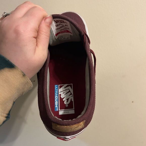 Men’s Vans Low Chukka Cork Wine Skate Shoes - Picture 4 of 5